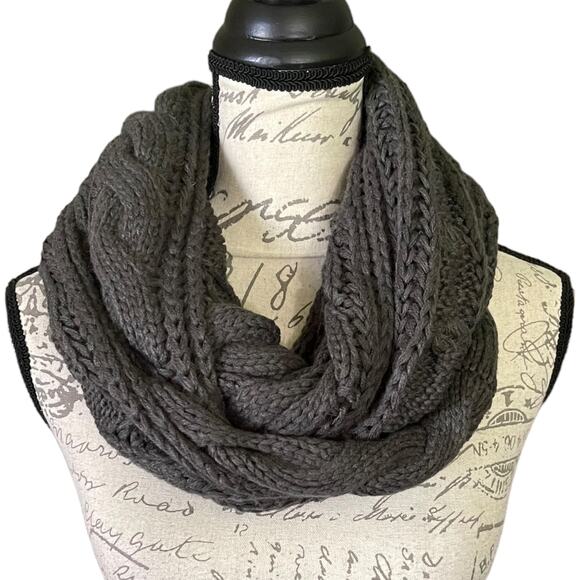 Gray Knit Long Infinity Wrap Scarf NWOT - Picture 1 of 2